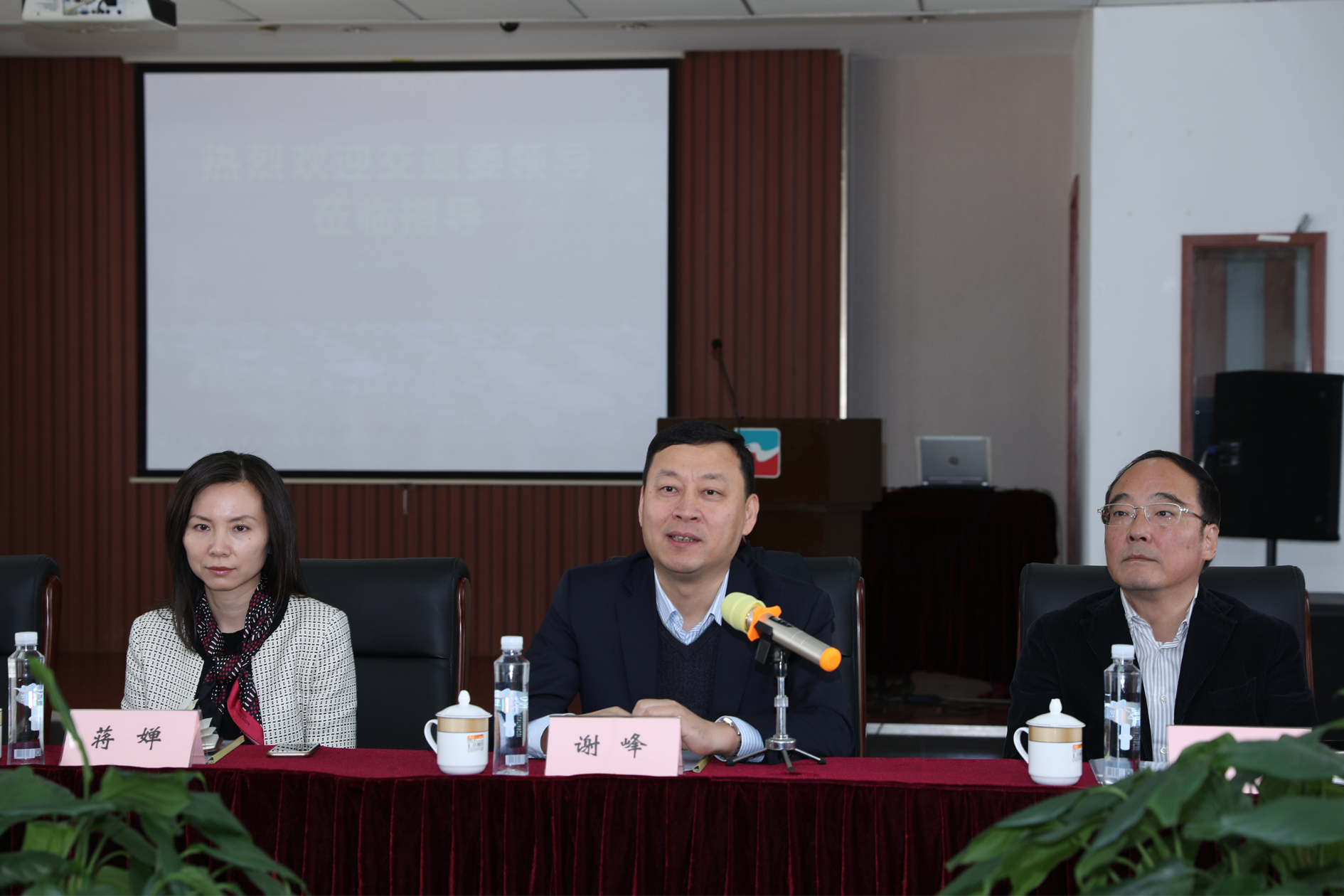 11月20日下午,上海市交通委主任谢峰,副主任杨小溪及运管处,道路运输