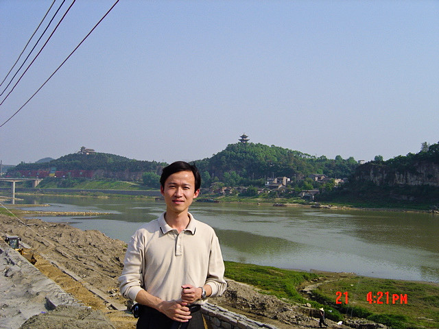 做大众事业的坚强基石第五届大众功臣卢栋事迹